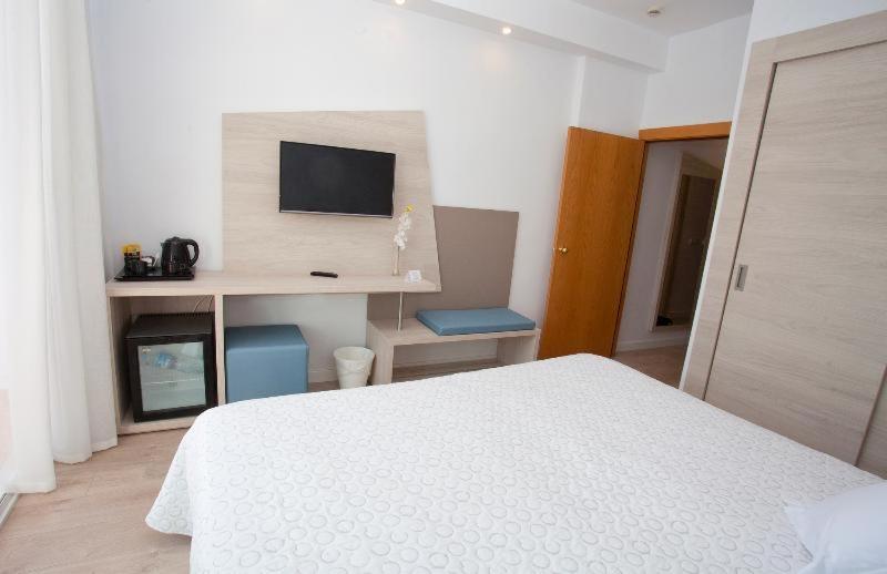 Hotel Palia Las Palomas Torremolinos Room photo